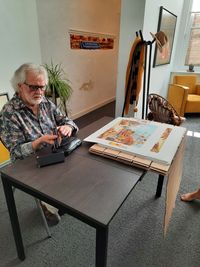 Signeren van 50 prints