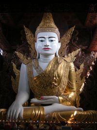 Boeddha-tempel Ngahtatgyi in Yangon